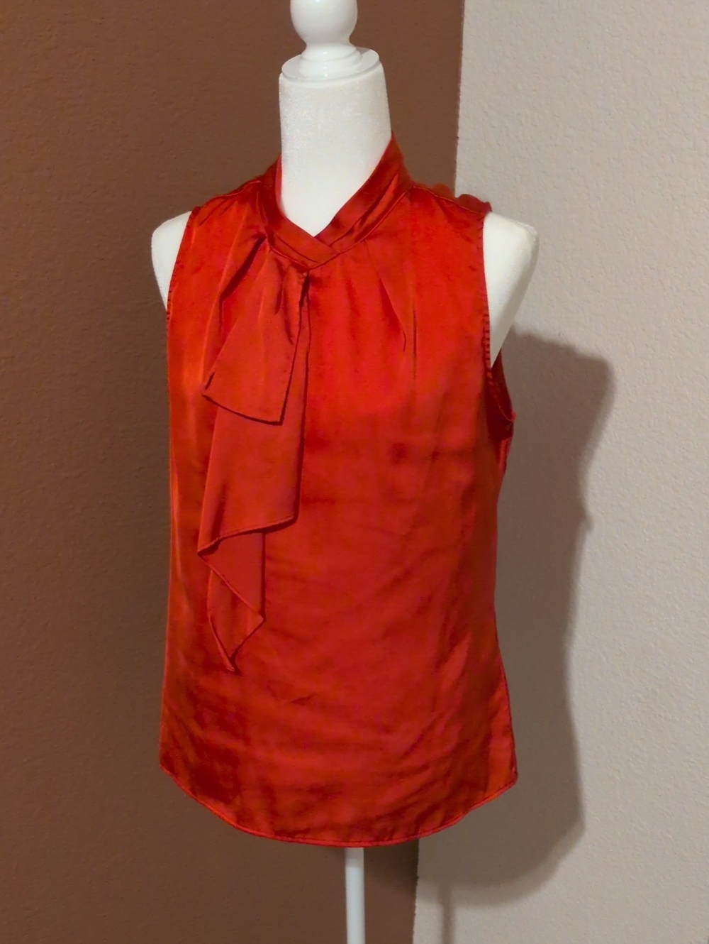Satin Sleeveless Tie-Detail Camisole in Red